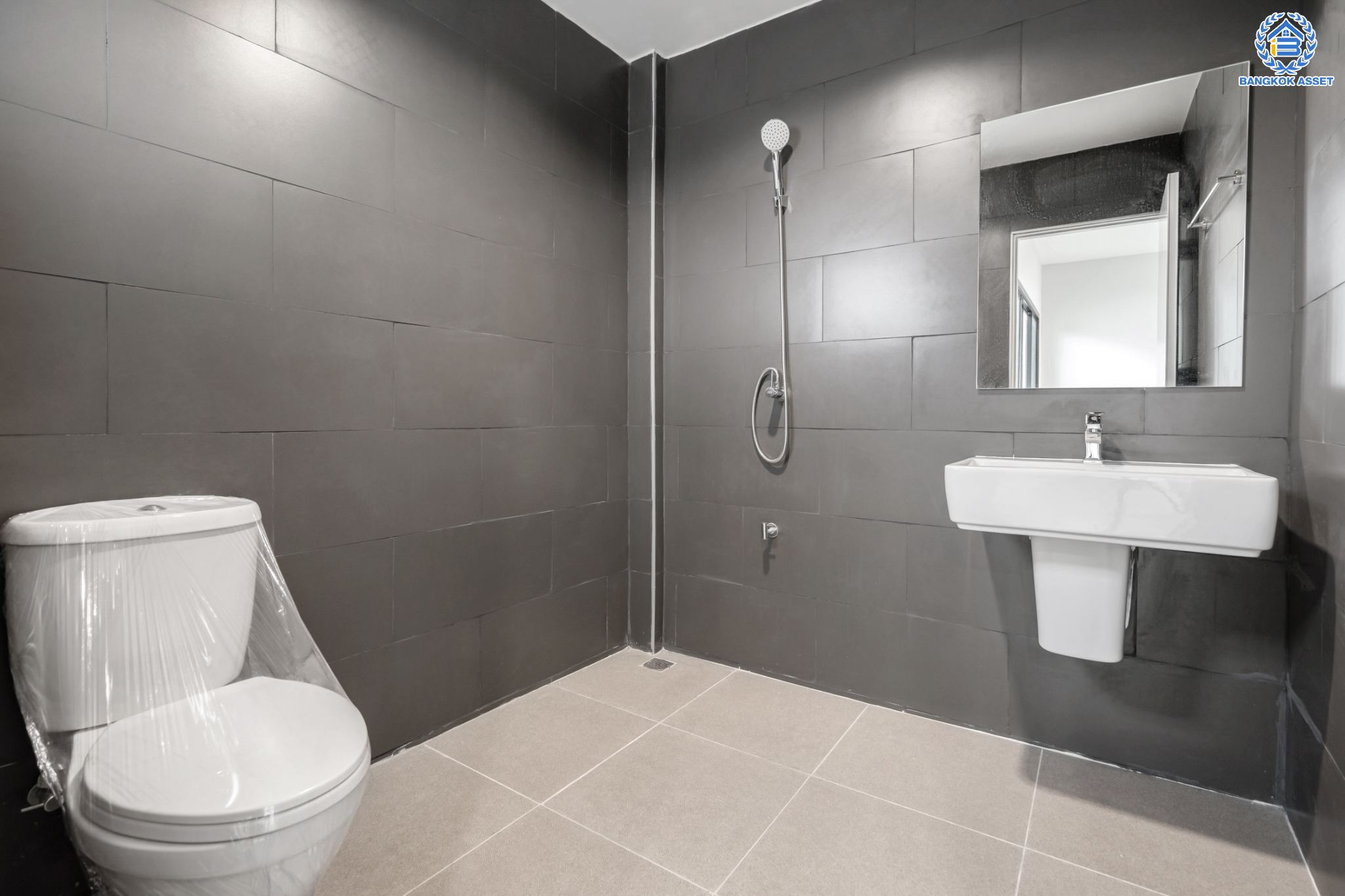 บ้านมือสองตกแต่งใหม่ ม.พิบูลย์การ์เด้นวิลล์ พิบูลย์สงคราม-พระราม5 ทาวน์โฮม 3 ชั้น หลังใหญ่! เนื้อที่ 26.1 ตร.ว. ฟังก์ชัน 4 ห้องนอน 5 ห้องน้ำ (มีห้องน้ำในตัวทุกห้อง) จอดรถได้ 2 คัน บนสุดยอดทำเล! เชื่อมถนนพิบูลย์สงคราม, วงศ์สว่าง, นครอินทร์ และติวานนท์ ใกล้จุดขึ้นทางด่วนศรีรัช-วงแหวนรอบนอก ใกล้รถไฟฟ้า "สถานีแยกติวานนท์"